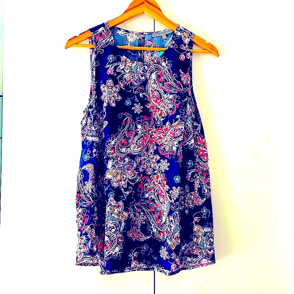 Women’s, lightweight, sleeveless blouse Daniel Rainn, size M. NWT